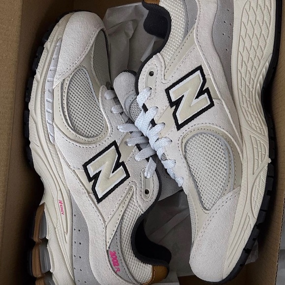 New Balance 2002R - SOLD - Picture 2 of 10